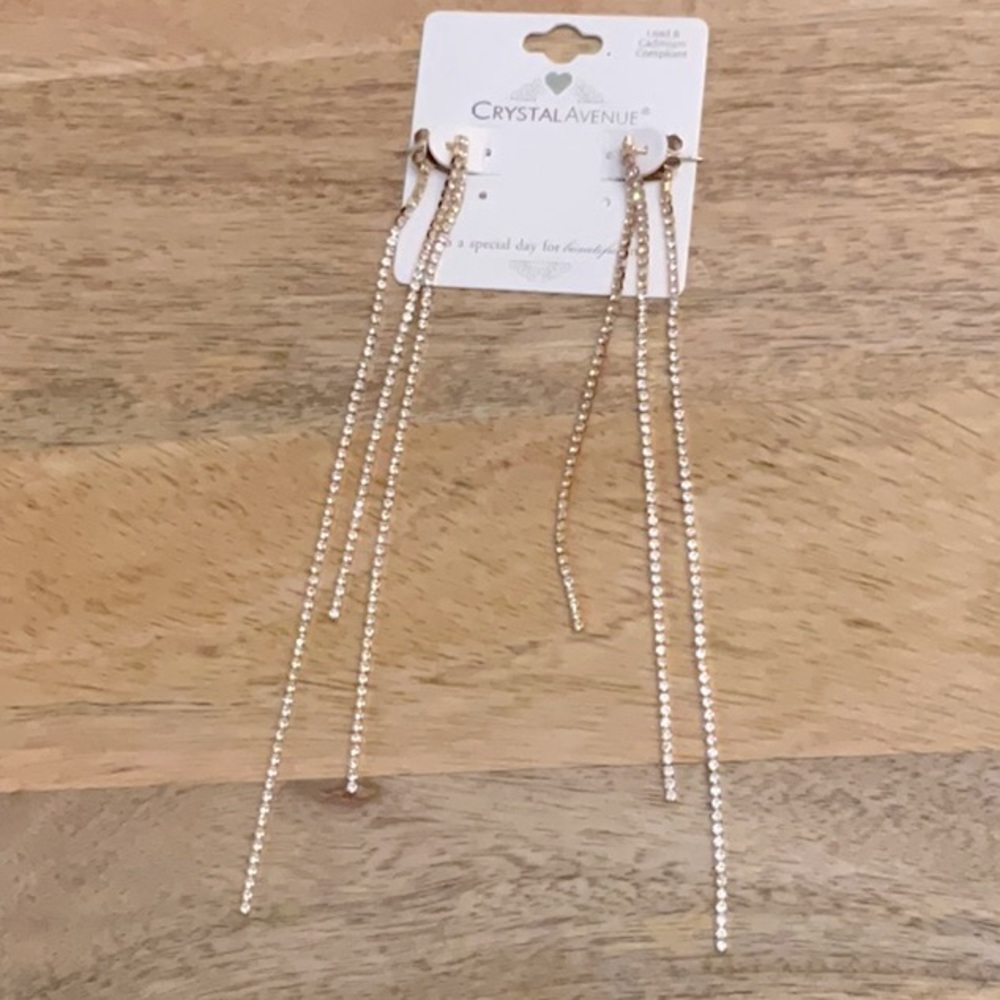 ❤️‍🔥🎉 HOST PICK 🎉❤️‍🔥 - NWOT - Sparkly Gold Tone Rhinestone Dangle Earrings